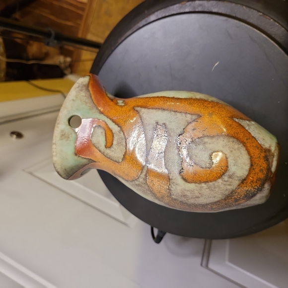 Mid-Century Modern Studio Pottery Ceramic Wall Pocket Vase - Picture 7 of 13